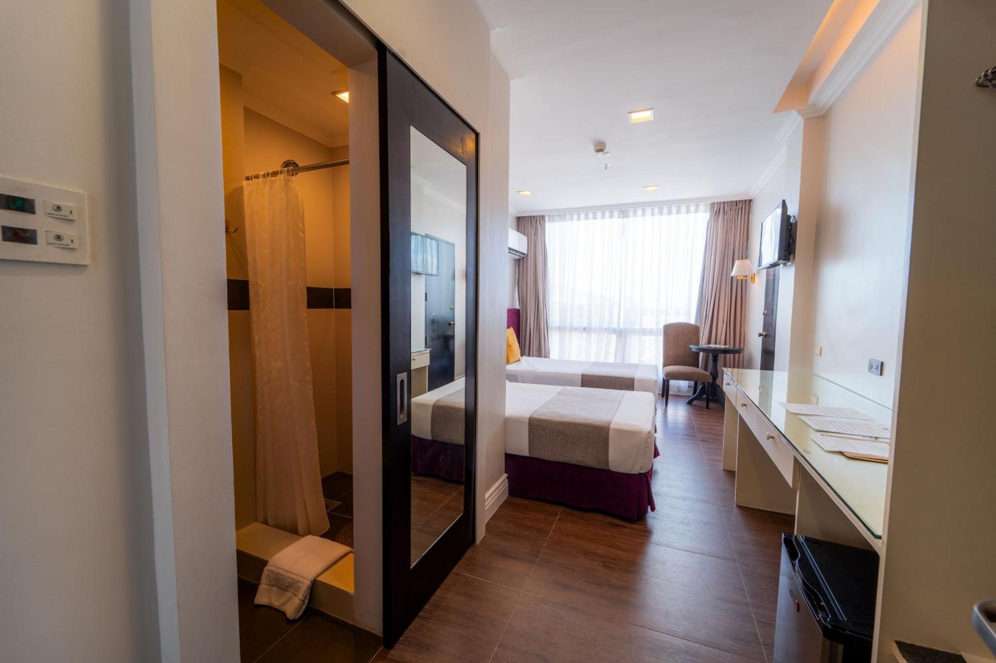 Metrocentre Hotel Tagbilaran City Exterior photo